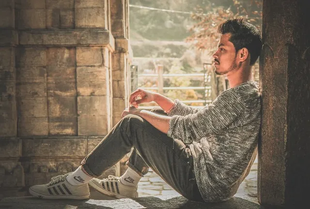 世界上最好的姿勢?淺談脊椎排列 教你最正確坐姿與站姿